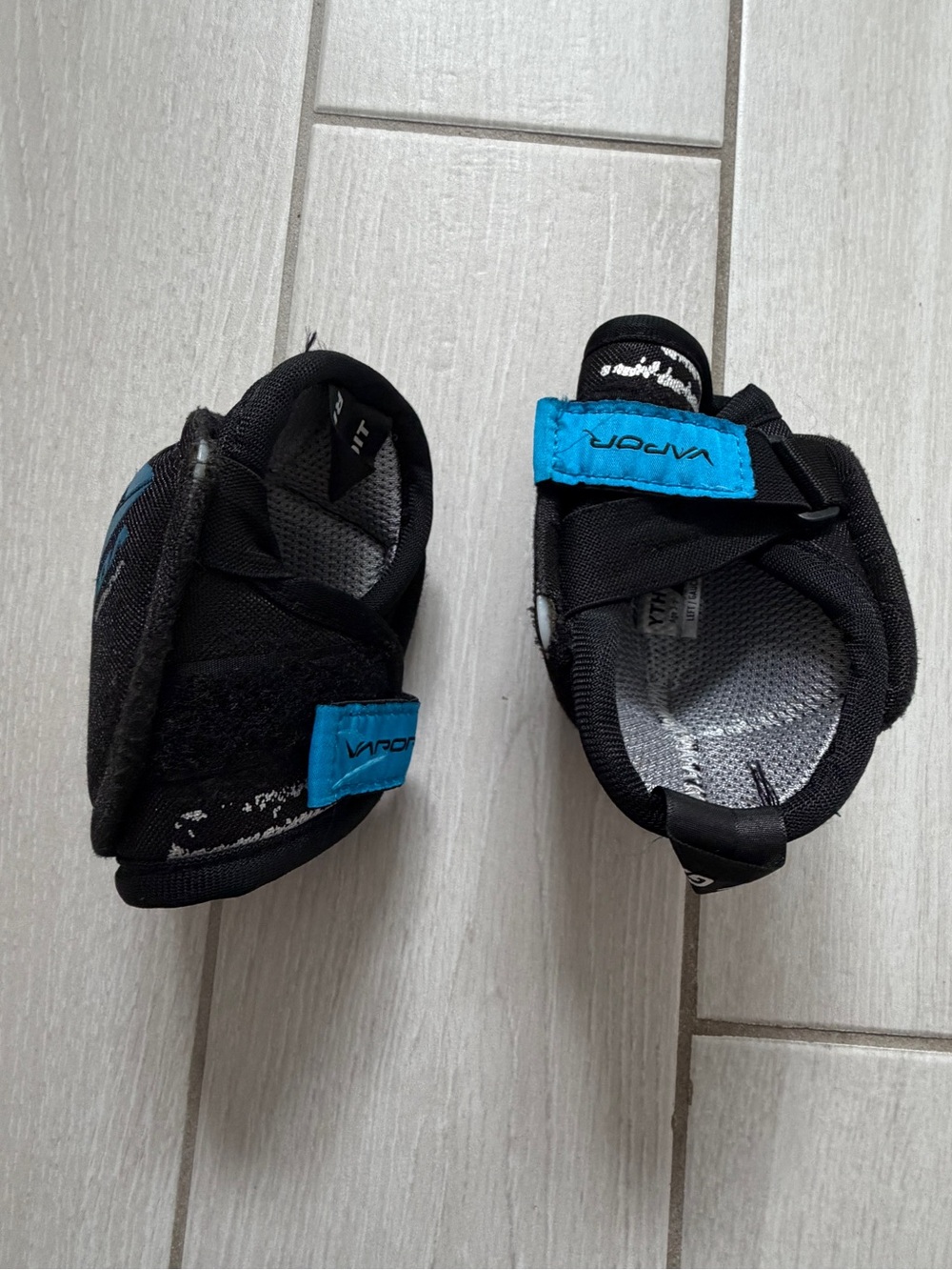 Bauer Kids Black and Blue Velcro elbow pads -youth small